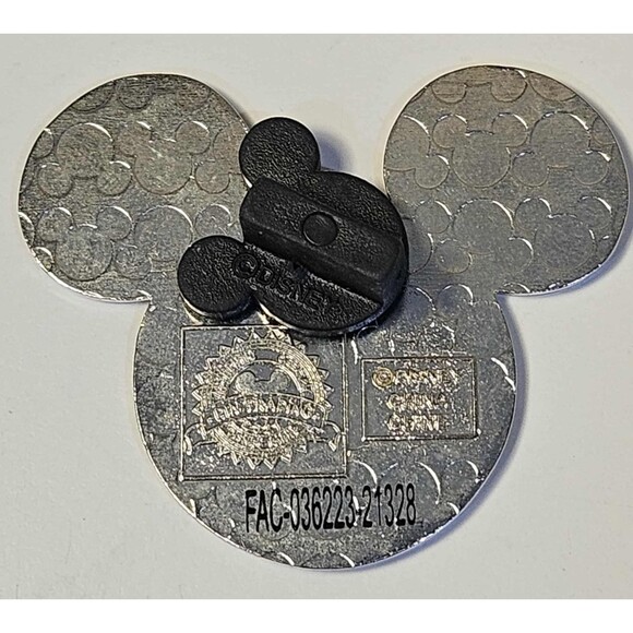 Disney Parks Pin Trading 2006 Rainbow Mickey Head - Picture 2 of 2